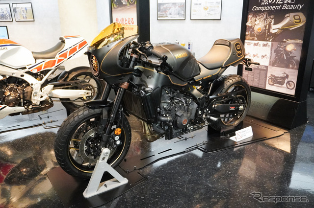 ライフスタイル提案エリアではアフターパーツを装着したカスタム車の展示も