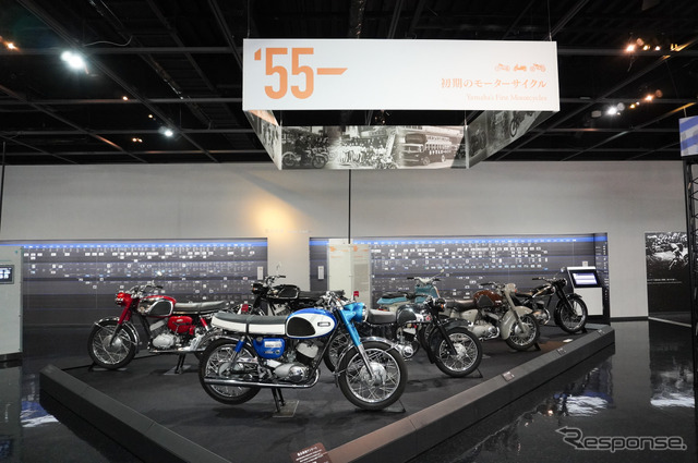 コミュニケーションプラザ2階の車両展示