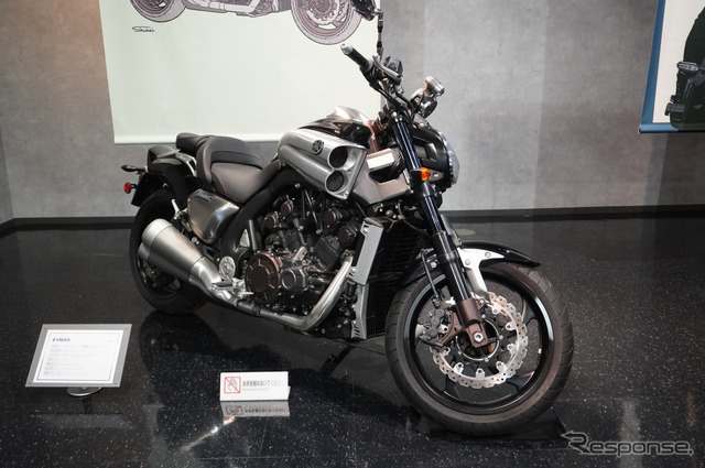 浦野周平氏の作品のモチーフとなったヤマハ VMAX