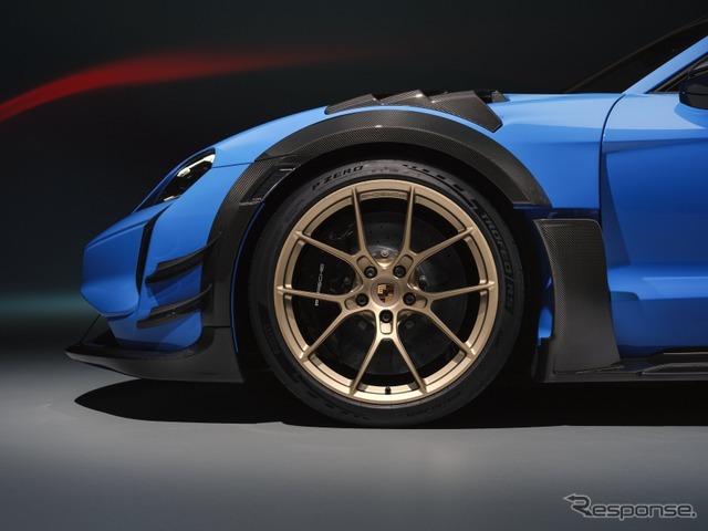 ポルシェ「タイカン・ターボGT（バイザッハ・パッケージ）」の「マンタイ・キット」装着車