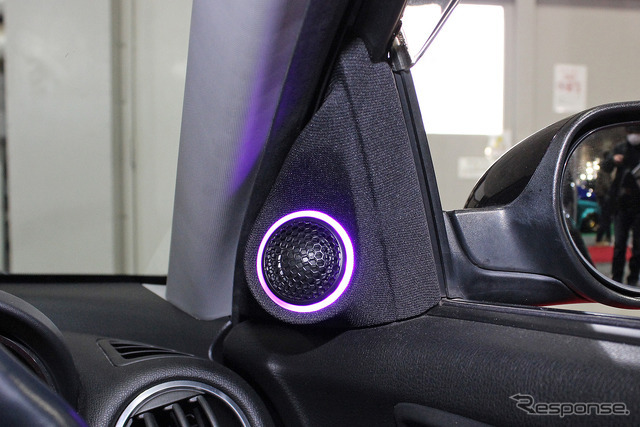 「ドアスピーカー」の「アウター化」が実行されたオーディオカーの一例（製作ショップ:ワープス＜広島県＞）。