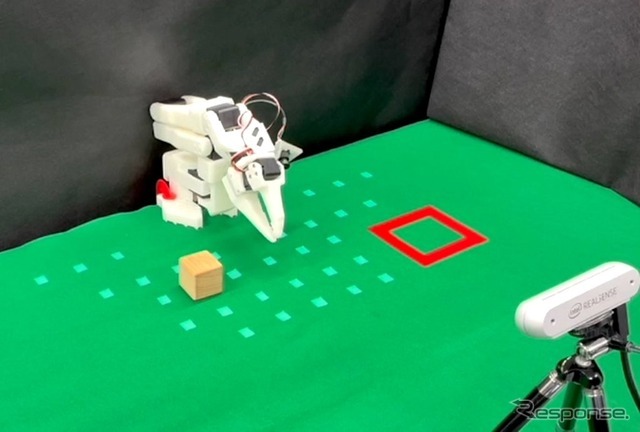 リョーサン菱洋：フィジカルAI導入の第一歩を支援！ 卓上ロボット
