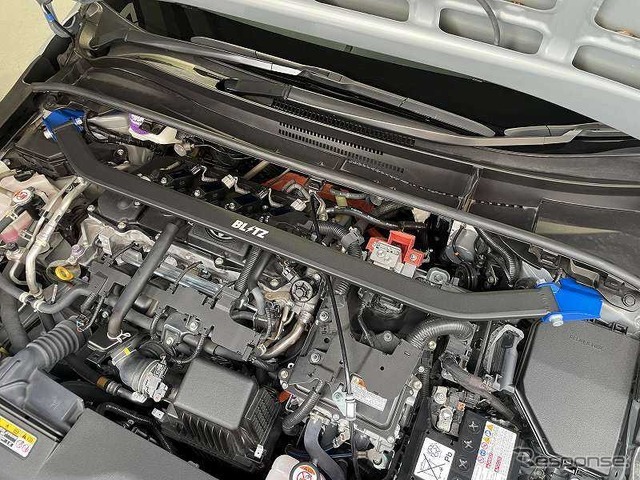 ブリッツ ストラットタワーバー　カローラハイブリッド フロント用装着例