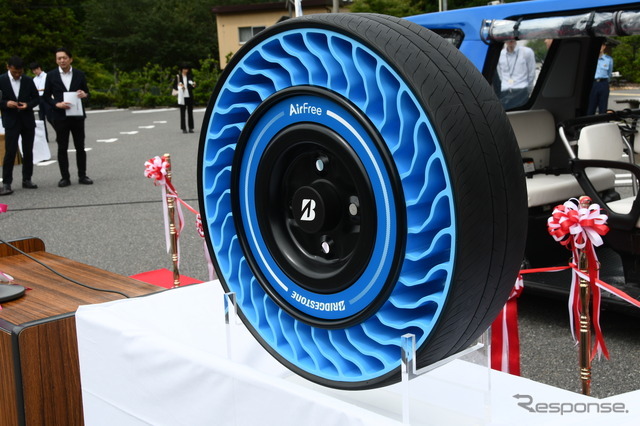 ブリヂストンの空気不要タイヤ「AirFree」全国初の社会実装へ、東近江市の自動運転車両に採用