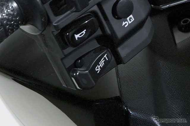 ヤマハ AEROX 155 ABSのSHIFTボタン