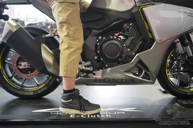 ホンダ CBR400Rフォア Eクラッチの足つきをチェック（鈴鹿8耐2026）