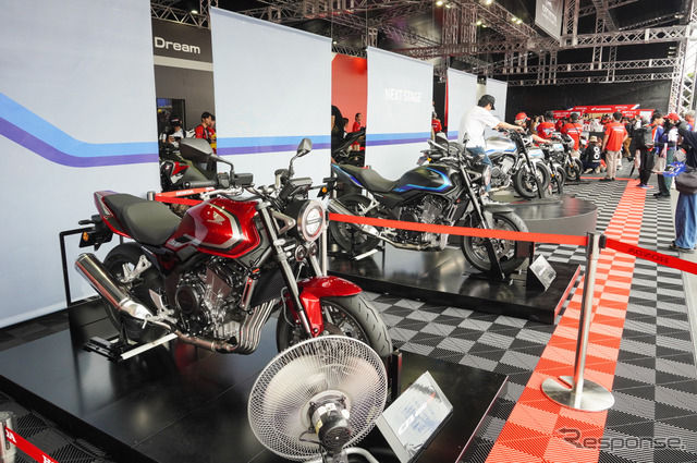 CB400スーパーフォア 新型のEクラッチ体験をおこなったホンダブース（鈴鹿8耐2026）