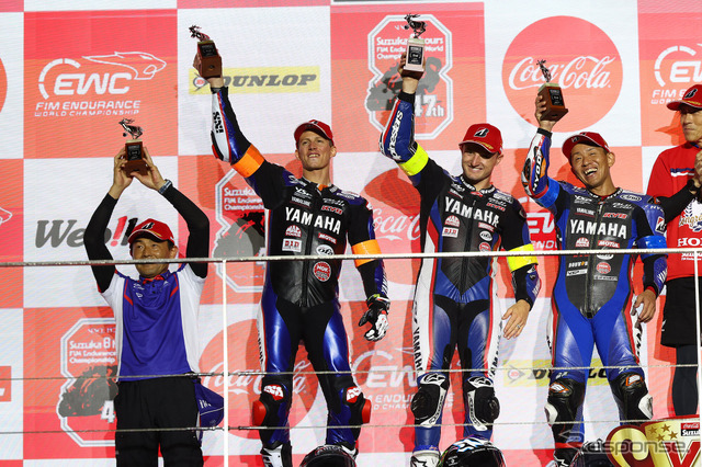 「鈴鹿8耐2026」2位表彰台を獲得したヤマハファクトリーレーシングチーム