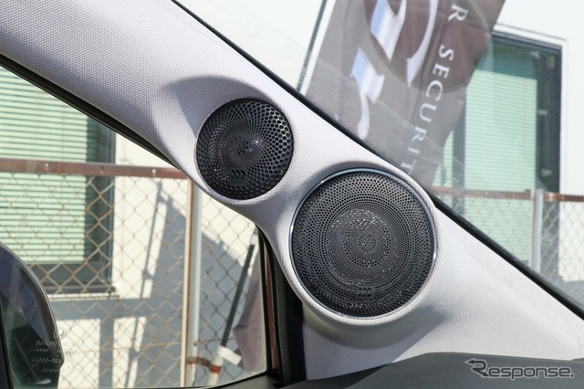 フロントスピーカーに選んだのはモレルのイレイトカーボンPRO 63A。ツイーター／ミッドレンジはAピラーを加工して納める。