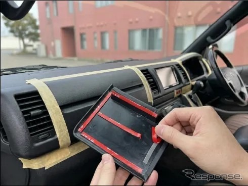 両面テープで貼り付ける簡単施工