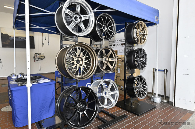 RAYSがチョイスしたBMWに合うホイールが展示されていた