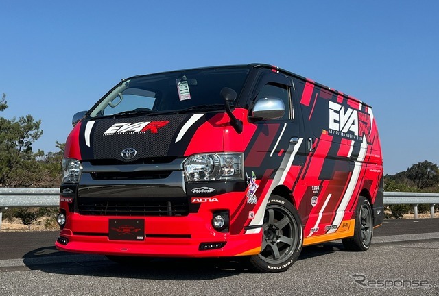 実車「エヴァRT2号機 トヨタ ハイエース」