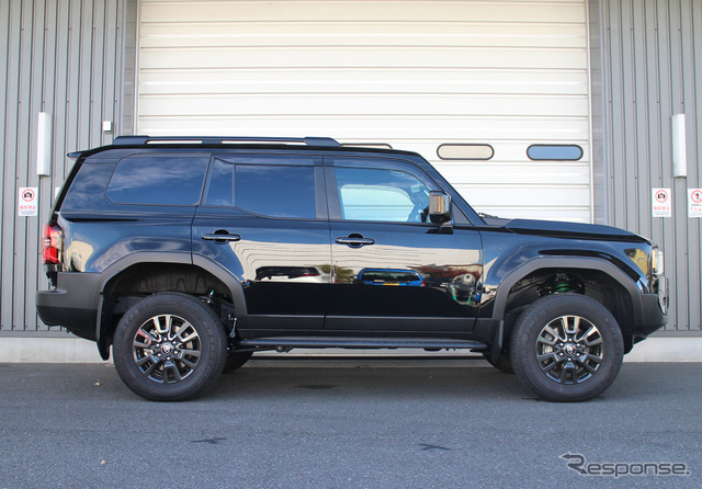 テイン 4x4ダンパースポーツ　ランドクルーザー250装着例（基準車高純正比　フロント：40mmアップ / リア：50mmアップ）