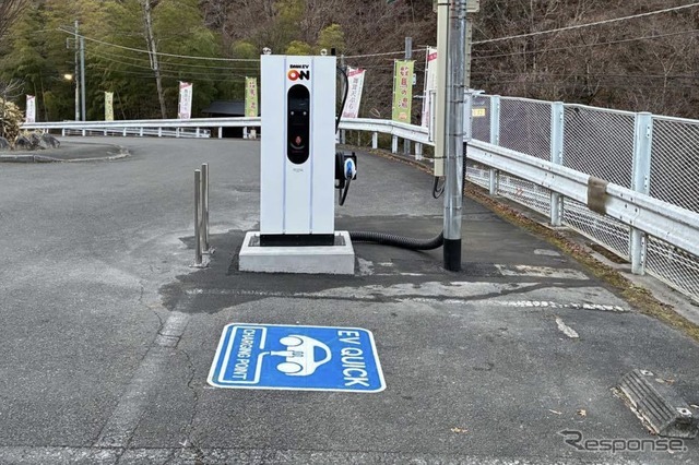 DMM EV ONの充電器（例）