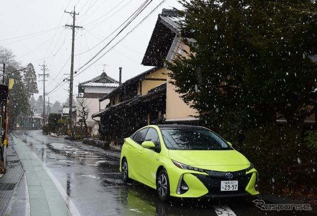 季節外れの雪に見舞われながら信州をドライブ。