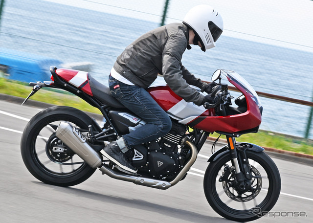 トライアンフ Thruxton 400（スラクストン400）