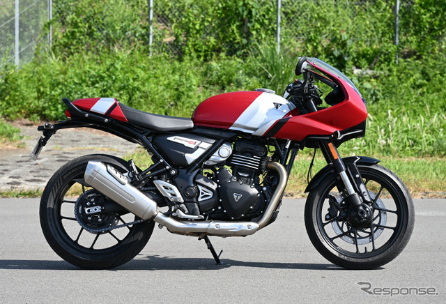 トライアンフ Thruxton 400（スラクストン400）