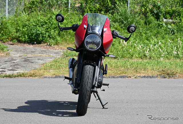 トライアンフ Thruxton 400（スラクストン400）