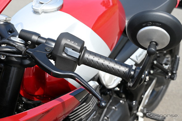 トライアンフ Thruxton 400（スラクストン400）