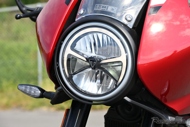 トライアンフ Thruxton 400（スラクストン400）