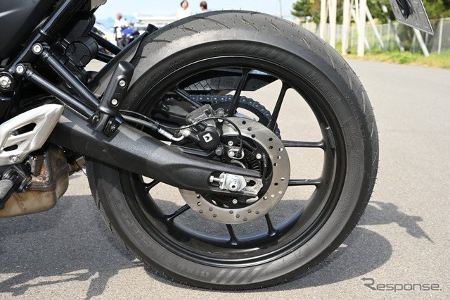 トライアンフ Thruxton 400（スラクストン400）
