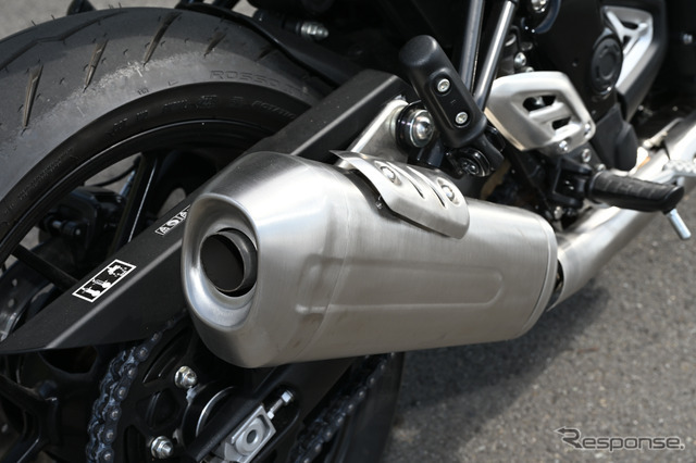 トライアンフ Thruxton 400（スラクストン400）