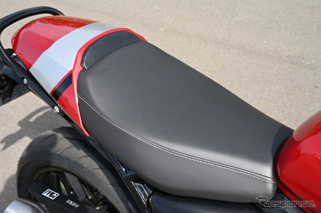 トライアンフ Thruxton 400（スラクストン400）