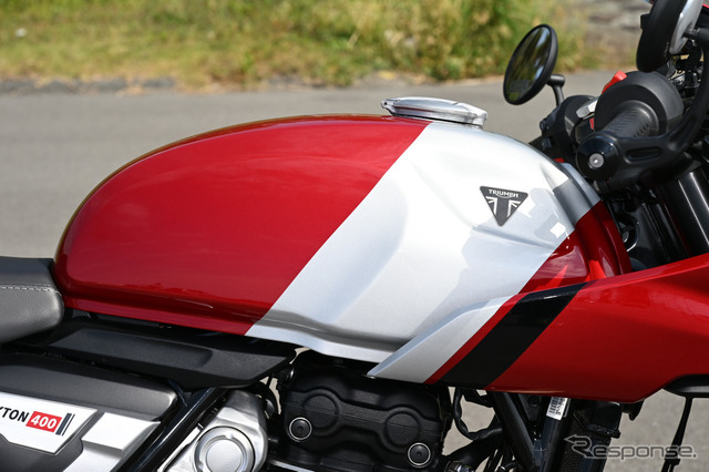トライアンフ Thruxton 400（スラクストン400）