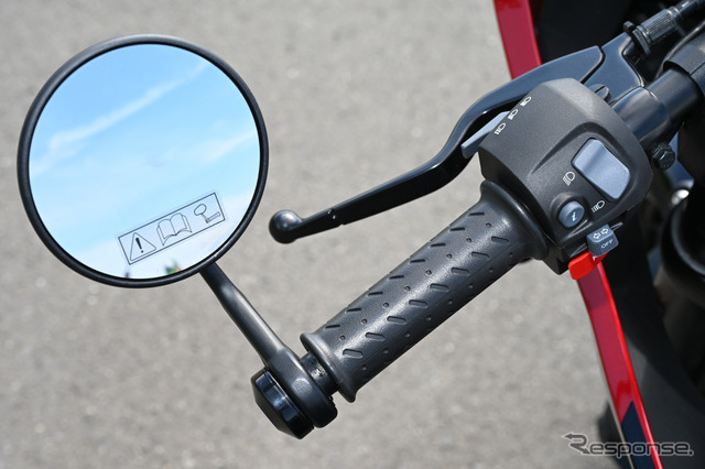トライアンフ Thruxton 400（スラクストン400）