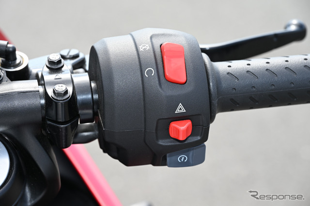 トライアンフ Thruxton 400（スラクストン400）