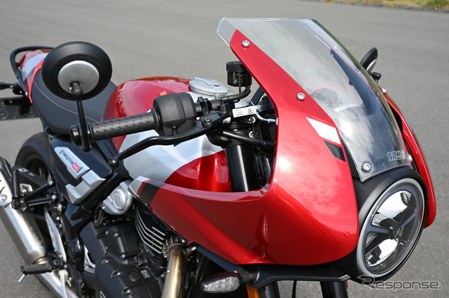 トライアンフ Thruxton 400（スラクストン400）
