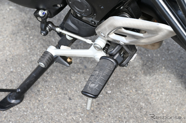 トライアンフ Thruxton 400（スラクストン400）