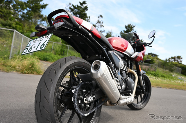 トライアンフ Thruxton 400（スラクストン400）