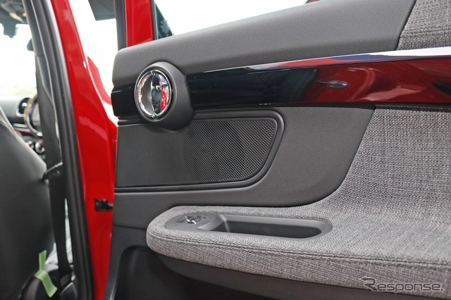 車内の音場の広がり感を演出するためにリアスピーカーにはモレルのBMW専用モデルをインストールしている。