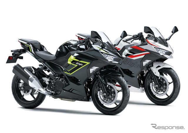 カワサキ Ninja 400（左）とNinja 250（右）2027年モデル