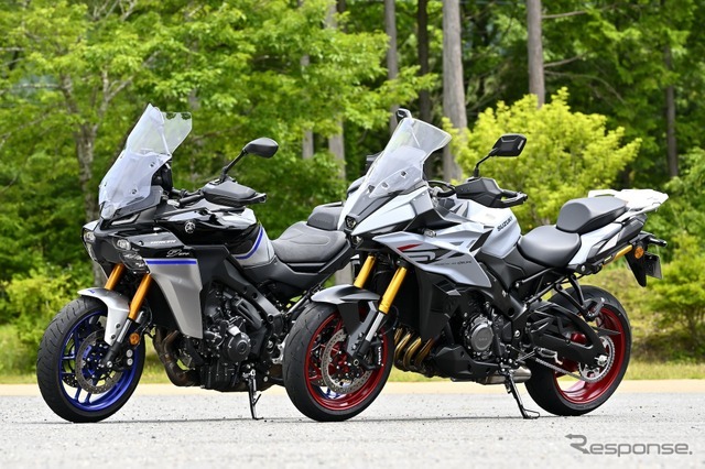 ヤマハ トレーサー9 GT＋ Y-AMT（左）とスズキ GSX-S1000GX（右）