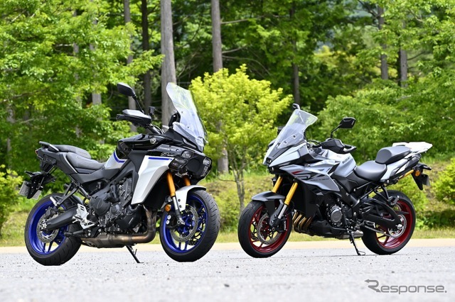 ヤマハ トレーサー9 GT＋ Y-AMT（左）とスズキ GSX-S1000GX（右）
