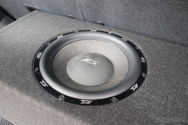 サブウーファーユニットにはRSオーディおのRS A10DVCをチョイス。厚い低音再生をサポートする。