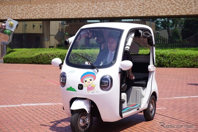3人乗り電動トライク「VIVEL COCO」を神奈川県伊勢原市に寄贈