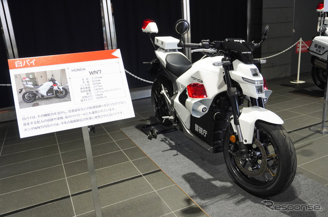 警視庁が展示した白バイ仕様のホンダ WN7