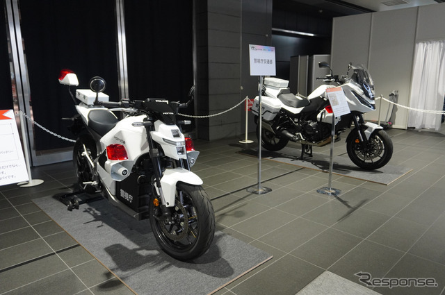警視庁の白バイ展示
