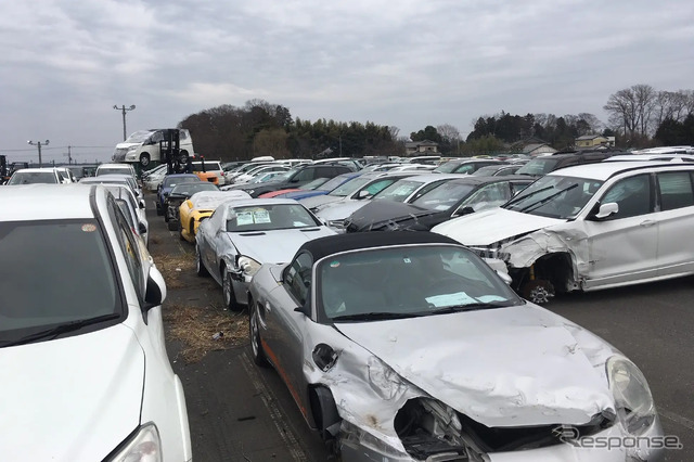 ヤード内に保管されている車両