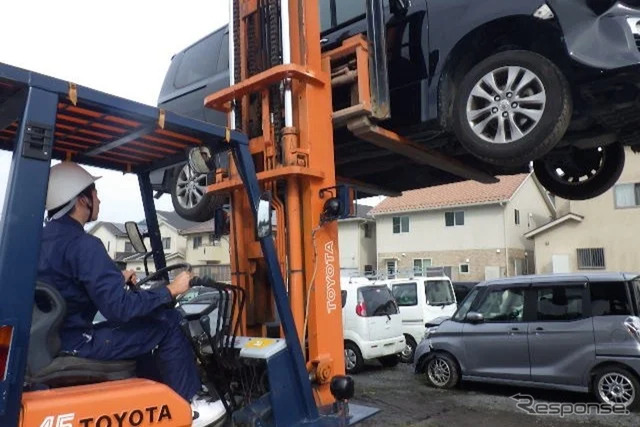 ヤード内での車両確認作業