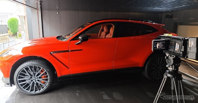 車両のサイズ感や立体感まで感じられる映像表現を目指し、180°イマーシブ映像専用の撮影環境を構築