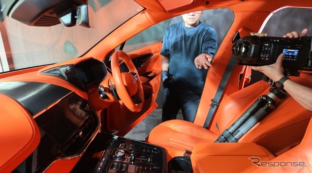車両のフロント・サイド・リアなど多角的な視点から撮影し、アストンマーティンならではのデザインと空間をイマーシブ映像として記録