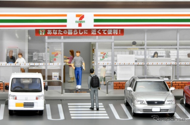 別売りのミニカーやフィギュアと合わせてよりリアルに　(C) TOMY