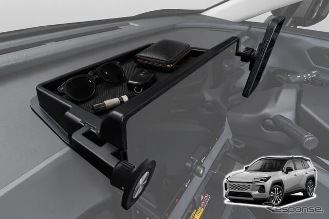 クラフトワークスの『RAV4』60系専用「ダッシュボードトレイ」