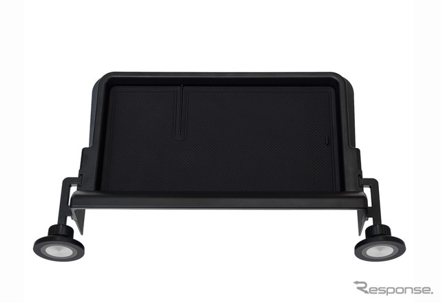 クラフトワークスの『RAV4』60系専用「ダッシュボードトレイ」