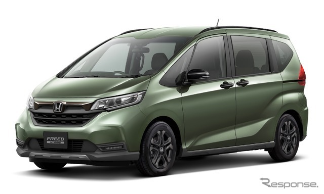ホンダ フリードCROSSTAR BLACK STYLE（2023年）