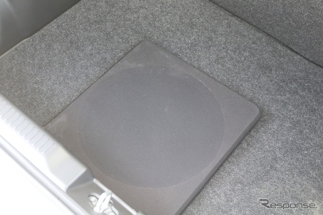 カバーをかぶせることでラゲッジの日常ユースでじゃまにならない仕様に仕上げているのもオーナーの意向から。